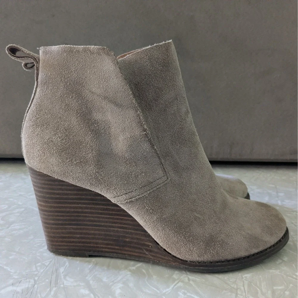 Lucky Brand Yosiana Taupe Suede Wedge Ankle Boots Womens Sz 8‎ Round Toe Booties